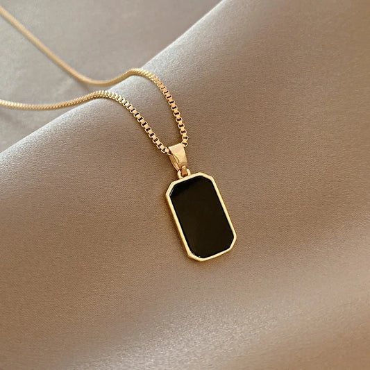 Collier fin pendentif pierre onyx noire