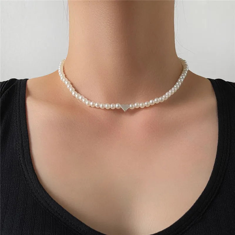 Collier ras du cou tendance en forme de cœur avec perles d'imitation pour femme, accessoire de fête, à la mode, idéal comme cadeau